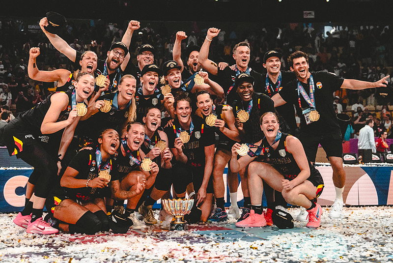 Photo de groupe des Belgian Cats après leur deuxième victoire au titre européen