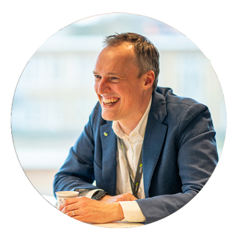 Ronde portretfoto van Dieter bij Crelan